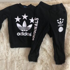 Unisex Adidas sweatsuit